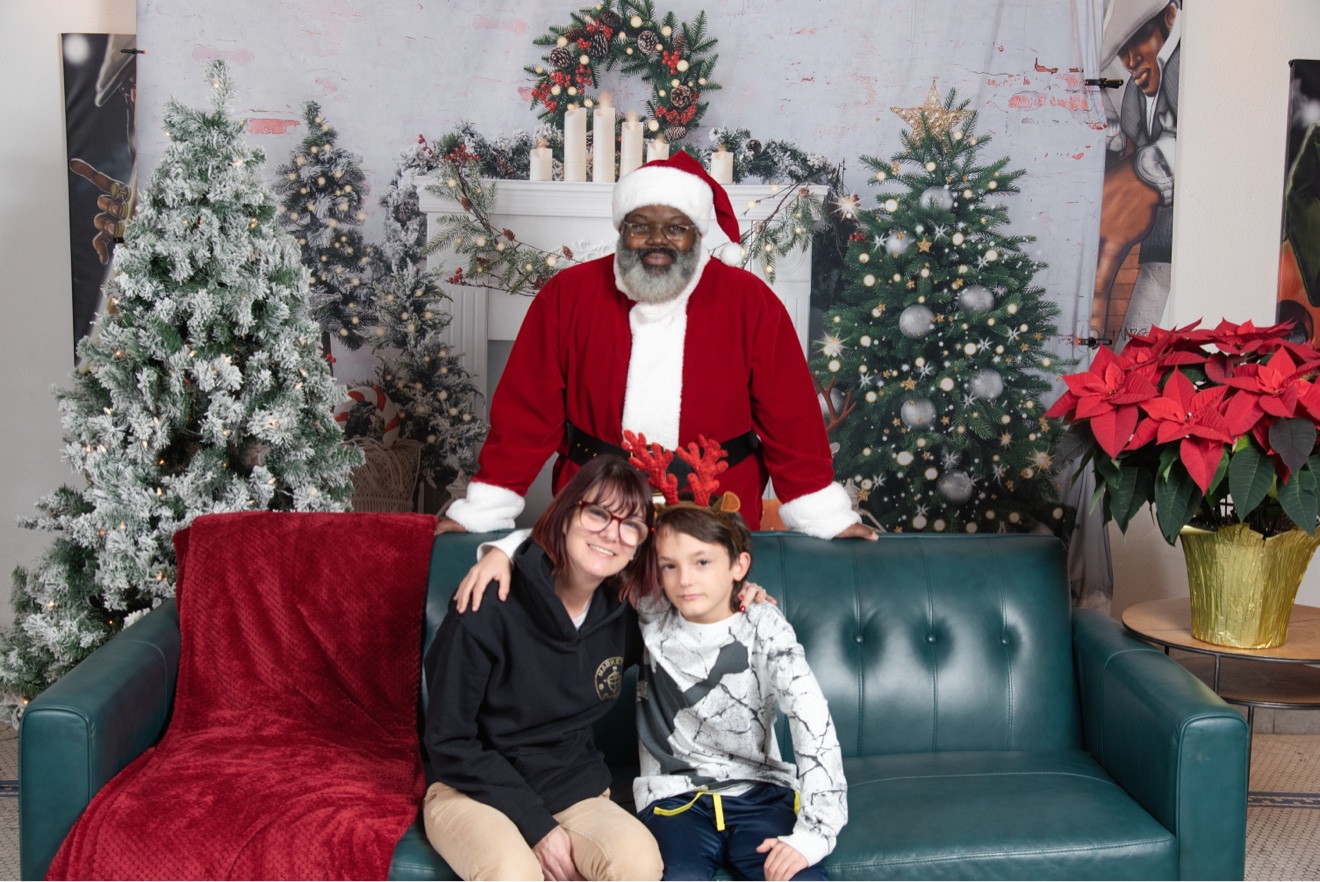 Behind the scenes of a PVME Family Christmas Pictures portrait session