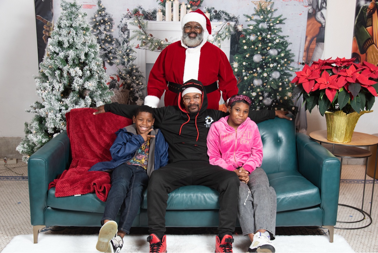 Mother and child with Santa on a white bench at PVME Christmas portraits